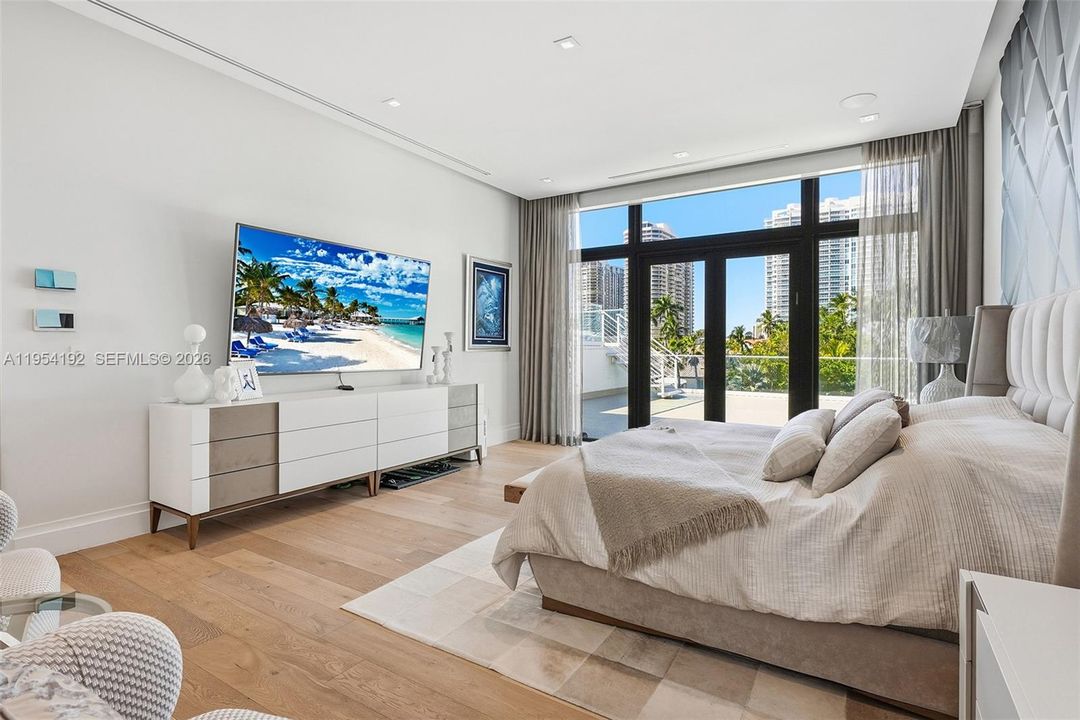 Activo con contrato: $11,750,000 (6 camas, 6 baños, 5363 Pies cuadrados)