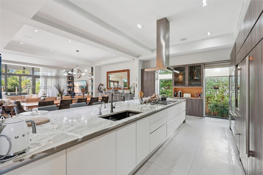 Activo con contrato: $11,750,000 (6 camas, 6 baños, 5363 Pies cuadrados)