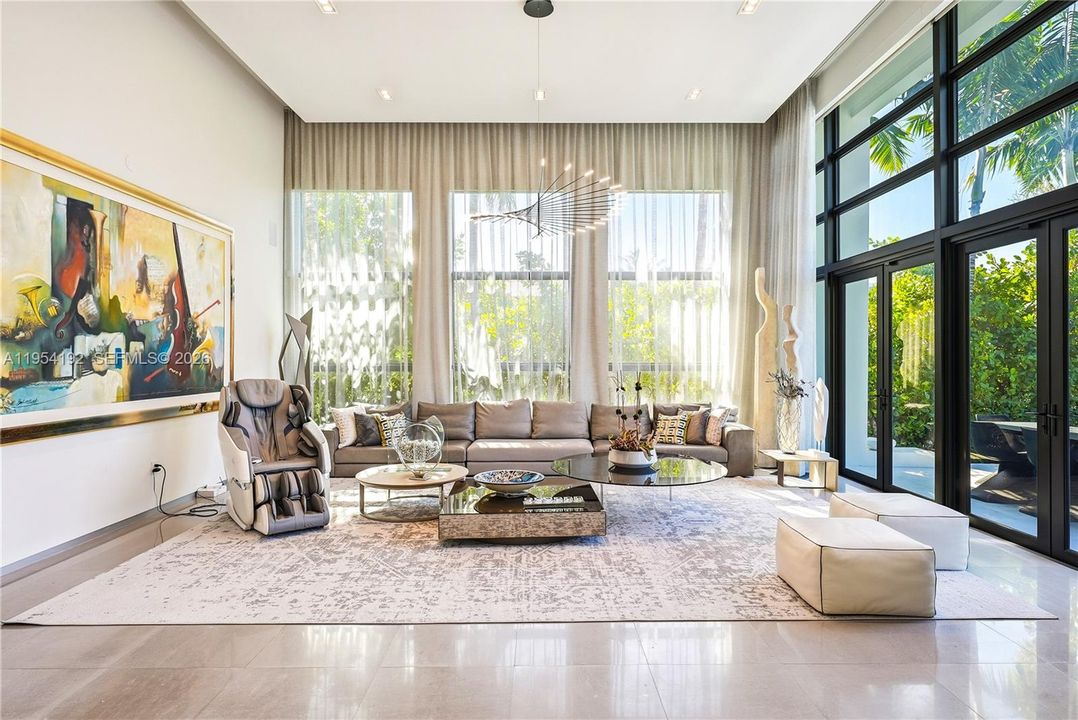 Activo con contrato: $11,750,000 (6 camas, 6 baños, 5363 Pies cuadrados)