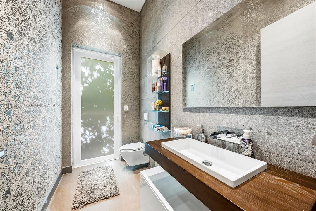 Activo con contrato: $11,750,000 (6 camas, 6 baños, 5363 Pies cuadrados)