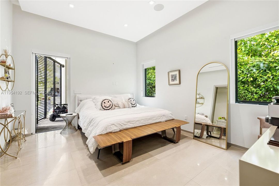 Activo con contrato: $11,750,000 (6 camas, 6 baños, 5363 Pies cuadrados)