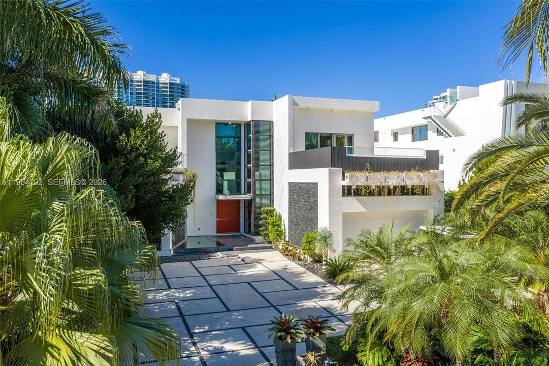 Activo con contrato: $11,750,000 (6 camas, 6 baños, 5363 Pies cuadrados)