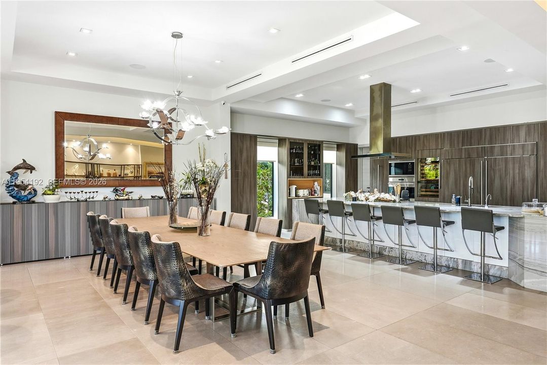 Activo con contrato: $11,750,000 (6 camas, 6 baños, 5363 Pies cuadrados)