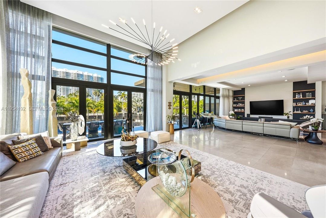 Activo con contrato: $11,750,000 (6 camas, 6 baños, 5363 Pies cuadrados)