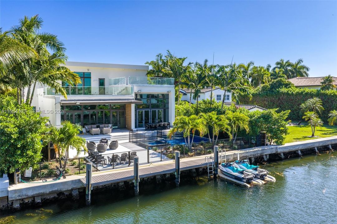 Activo con contrato: $11,750,000 (6 camas, 6 baños, 5363 Pies cuadrados)