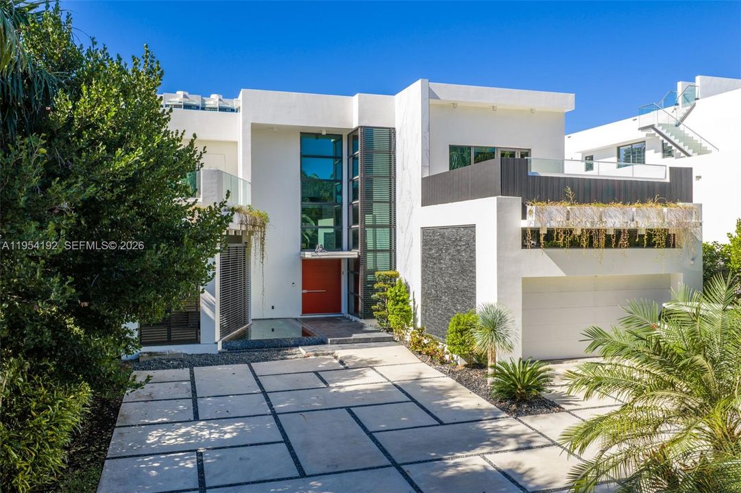 Activo con contrato: $11,750,000 (6 camas, 6 baños, 5363 Pies cuadrados)