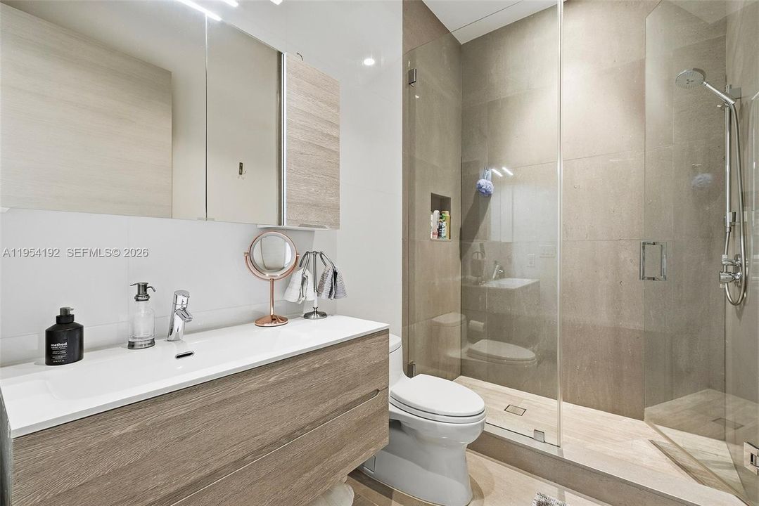 Activo con contrato: $11,750,000 (6 camas, 6 baños, 5363 Pies cuadrados)