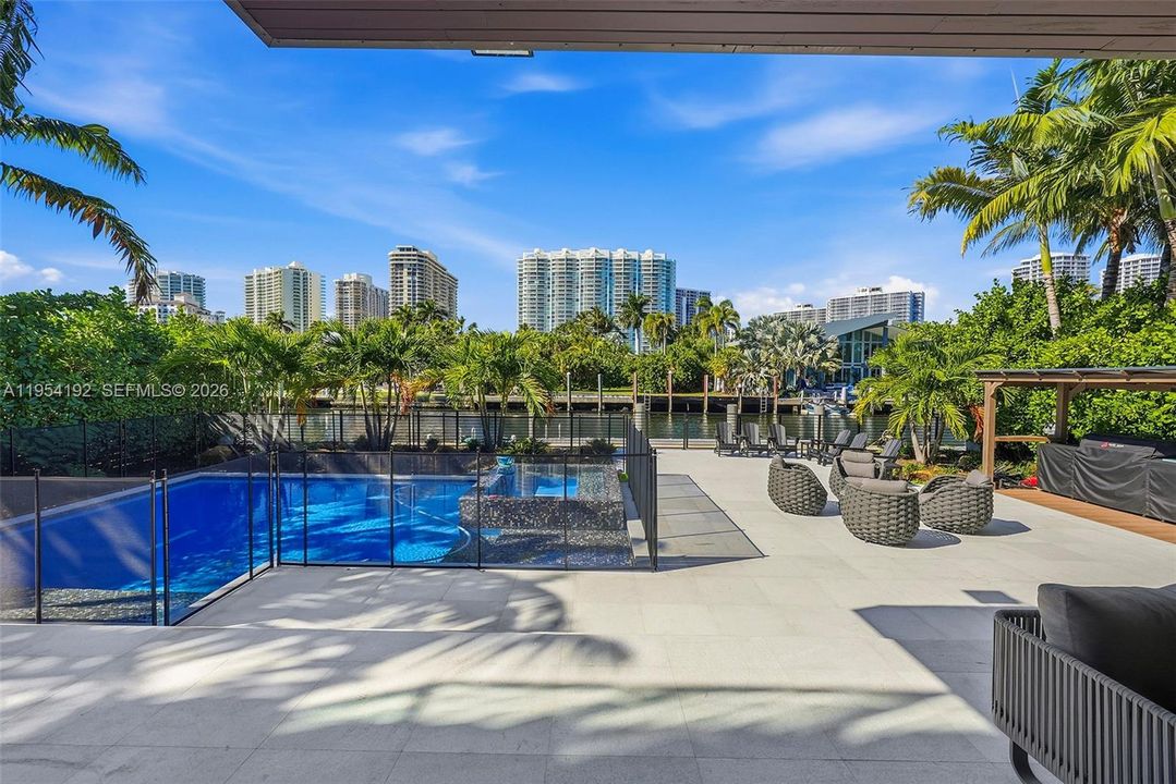 Activo con contrato: $11,750,000 (6 camas, 6 baños, 5363 Pies cuadrados)