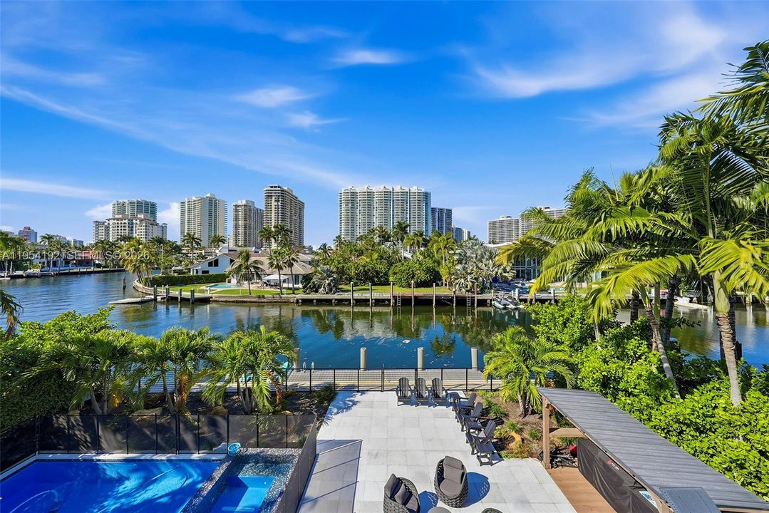 Activo con contrato: $11,750,000 (6 camas, 6 baños, 5363 Pies cuadrados)