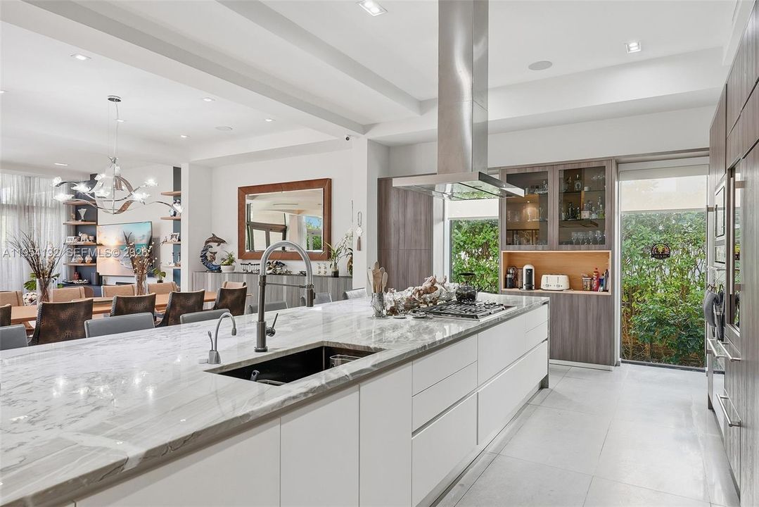 Activo con contrato: $11,750,000 (6 camas, 6 baños, 5363 Pies cuadrados)
