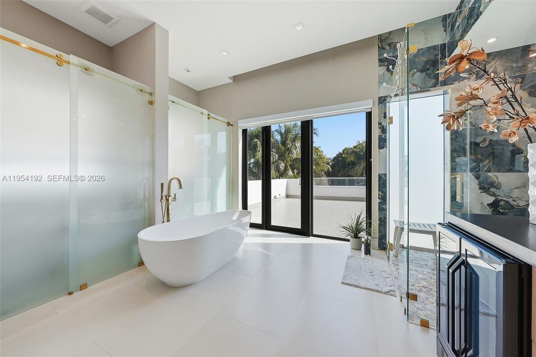 Activo con contrato: $11,750,000 (6 camas, 6 baños, 5363 Pies cuadrados)