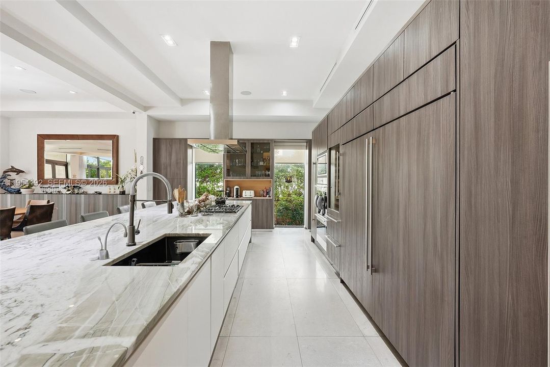 Activo con contrato: $11,750,000 (6 camas, 6 baños, 5363 Pies cuadrados)