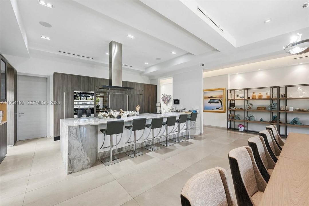 Activo con contrato: $11,750,000 (6 camas, 6 baños, 5363 Pies cuadrados)