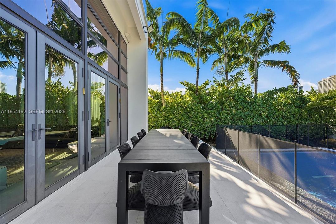 Activo con contrato: $11,750,000 (6 camas, 6 baños, 5363 Pies cuadrados)