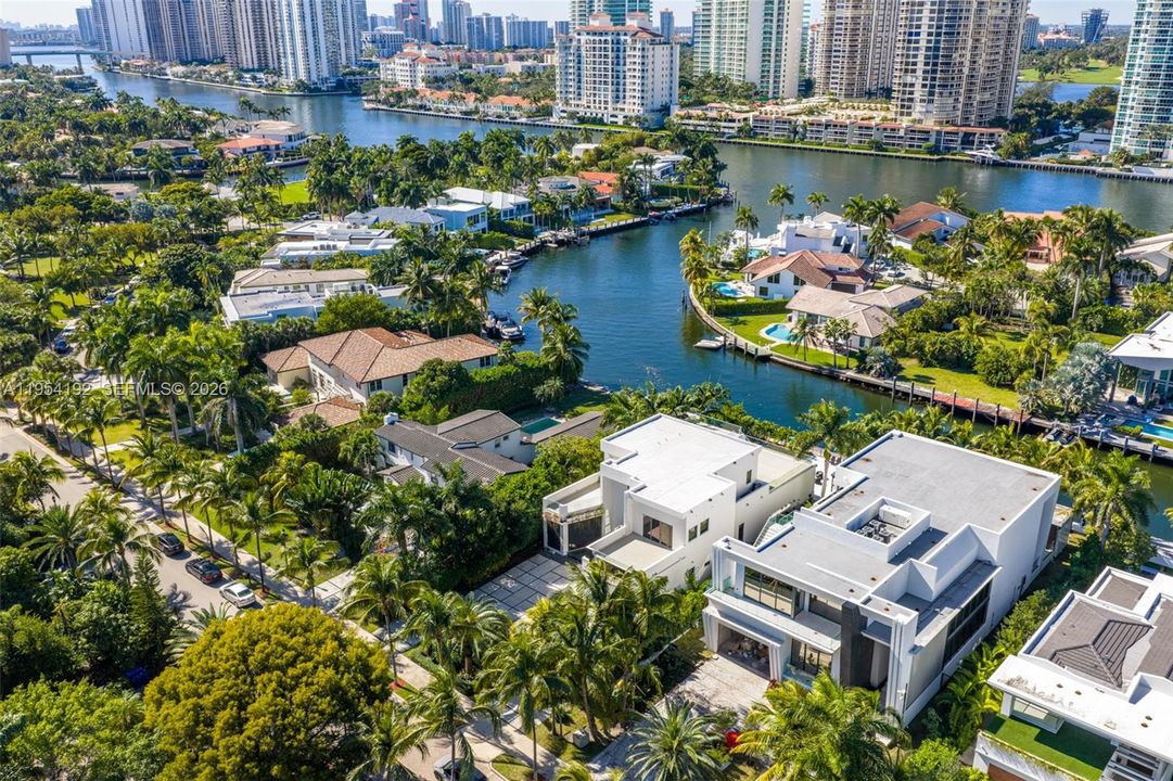 Activo con contrato: $11,750,000 (6 camas, 6 baños, 5363 Pies cuadrados)