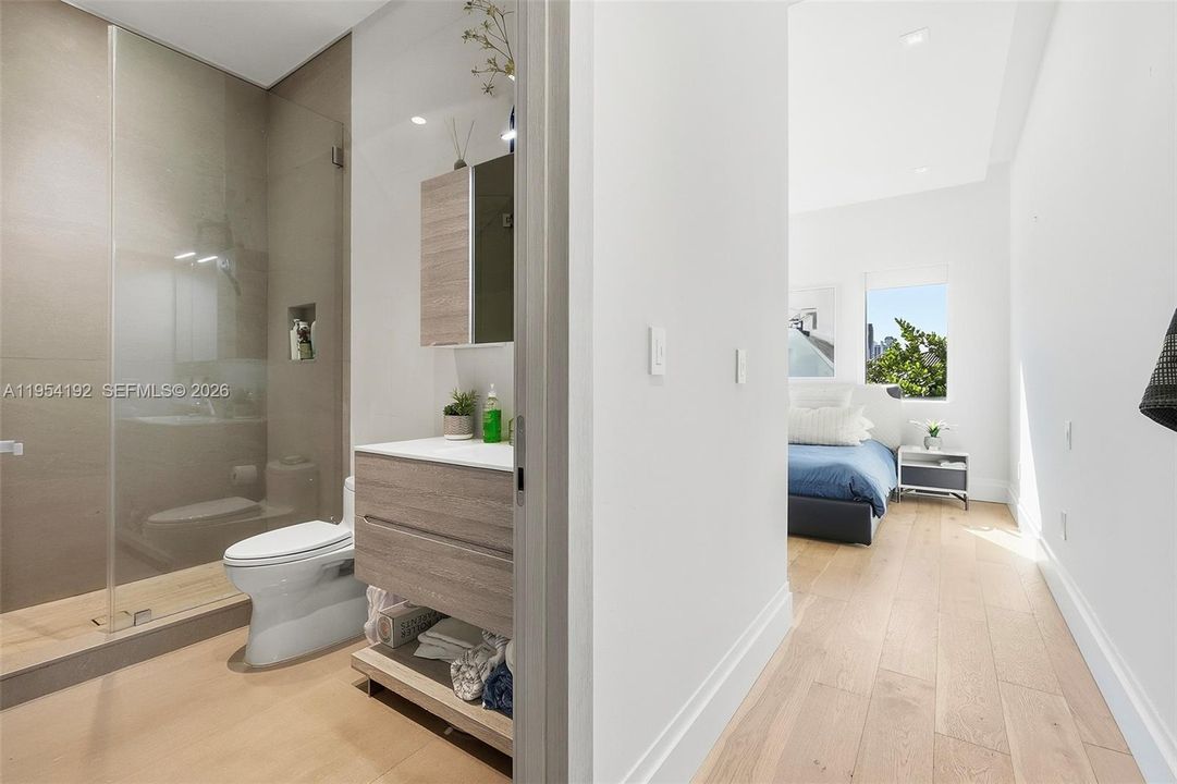 Activo con contrato: $11,750,000 (6 camas, 6 baños, 5363 Pies cuadrados)