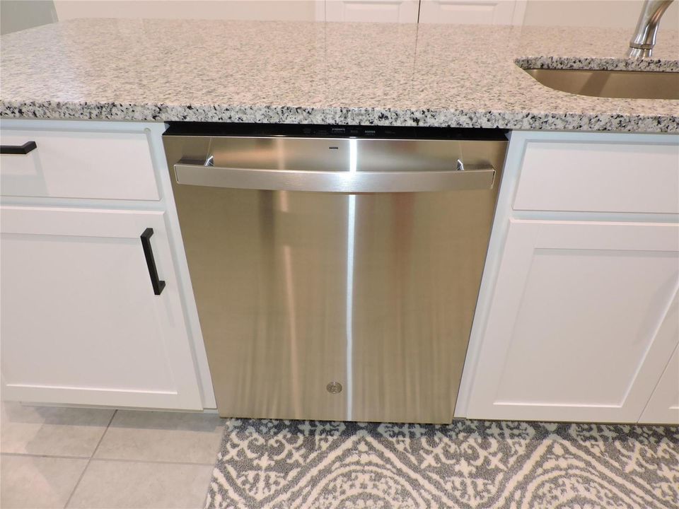 STAINLESS STEEL DISWASHER