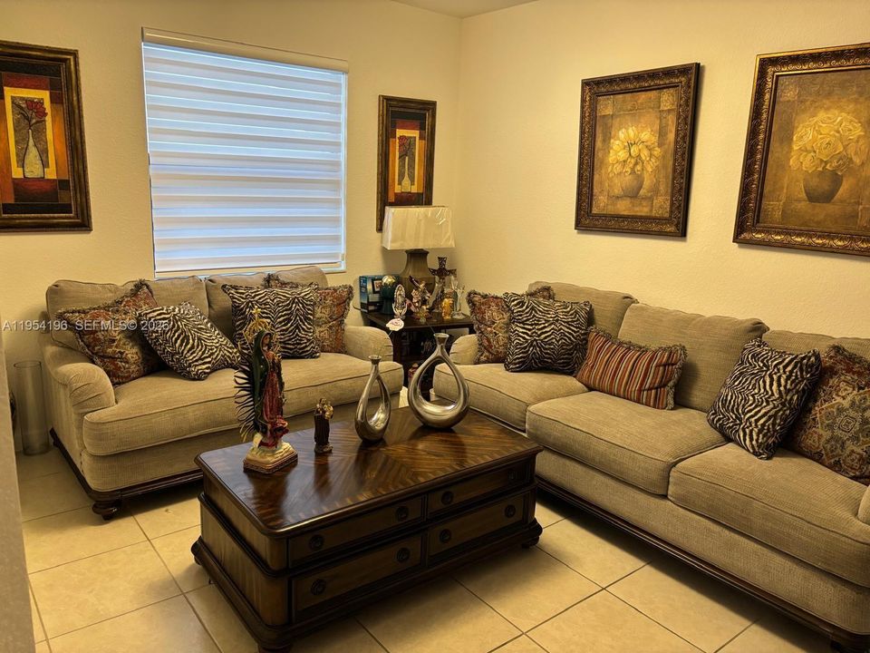 En Venta: $620,000 (4 camas, 3 baños, 1904 Pies cuadrados)