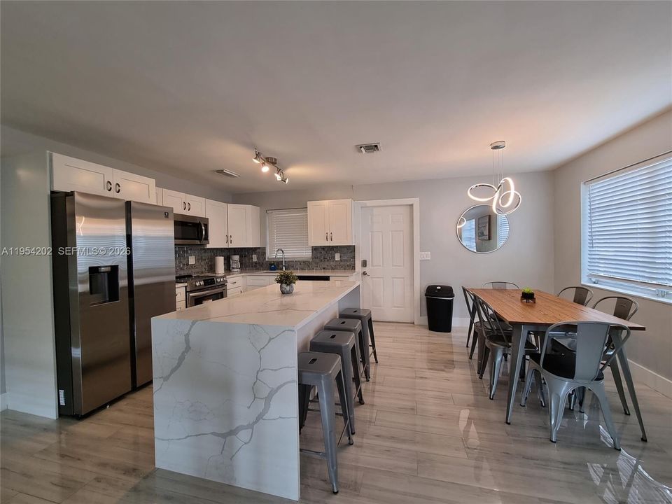 На продажу: $599,999 (3 спален, 2 ванн, 1161 Квадратных фут)