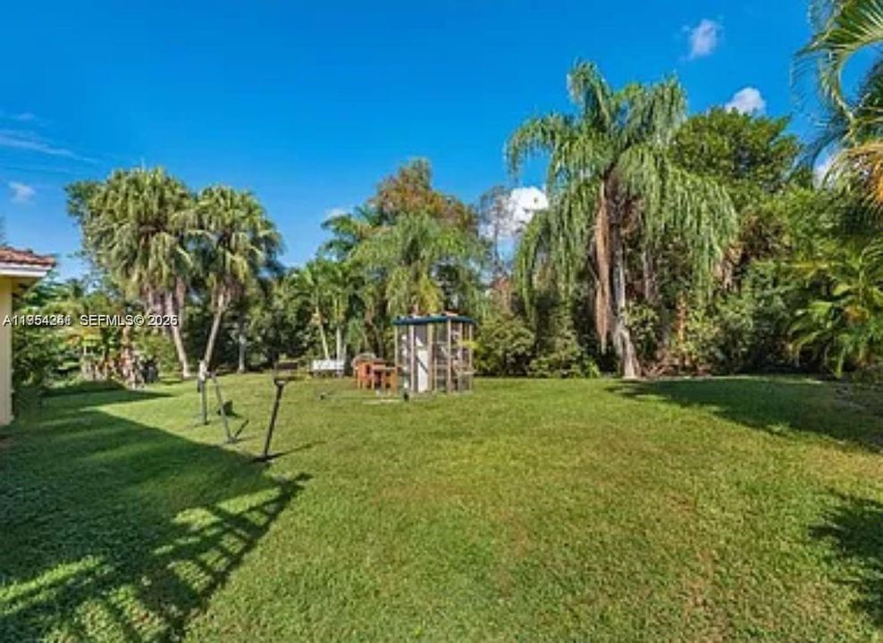 For Sale: $770,000 (5 beds, 3 baths, 2608 Square Feet)