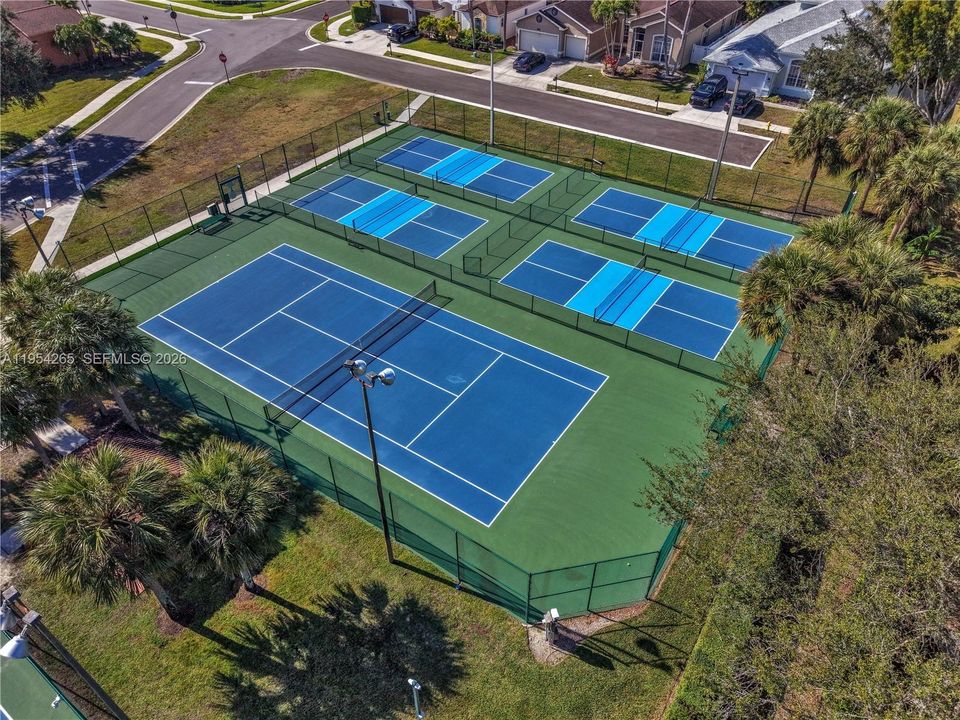 Vendido Recientemente: $675,000 (4 camas, 2 baños, 0 Pies cuadrados)