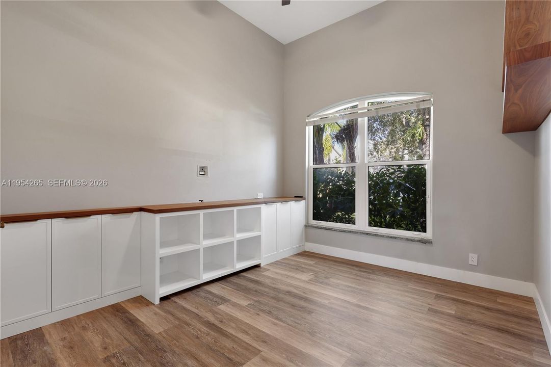 Vendido Recientemente: $675,000 (4 camas, 2 baños, 0 Pies cuadrados)