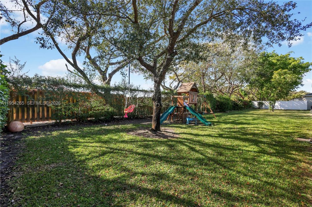 Vendido Recientemente: $675,000 (4 camas, 2 baños, 0 Pies cuadrados)