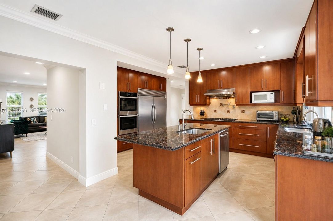 Activo con contrato: $1,450,000 (6 camas, 3 baños, 2604 Pies cuadrados)