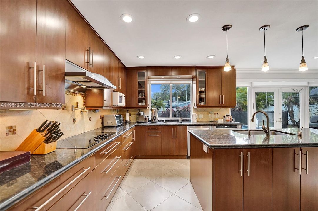 Activo con contrato: $1,450,000 (6 camas, 3 baños, 2604 Pies cuadrados)