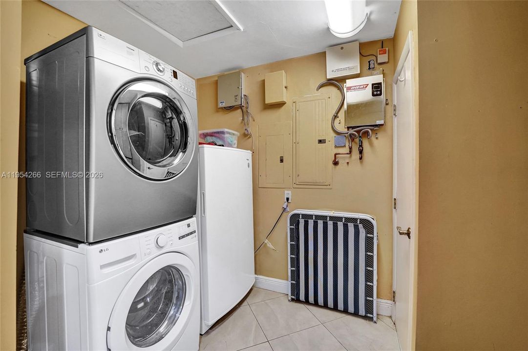 Activo con contrato: $1,450,000 (6 camas, 3 baños, 2604 Pies cuadrados)