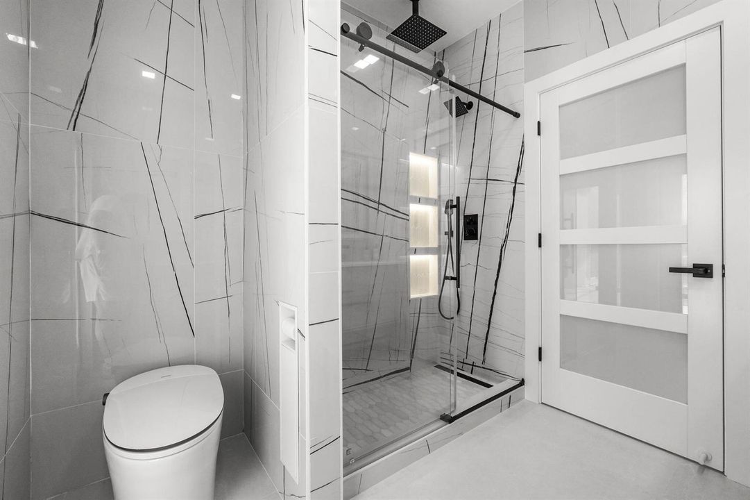 LC B2 SHOWER