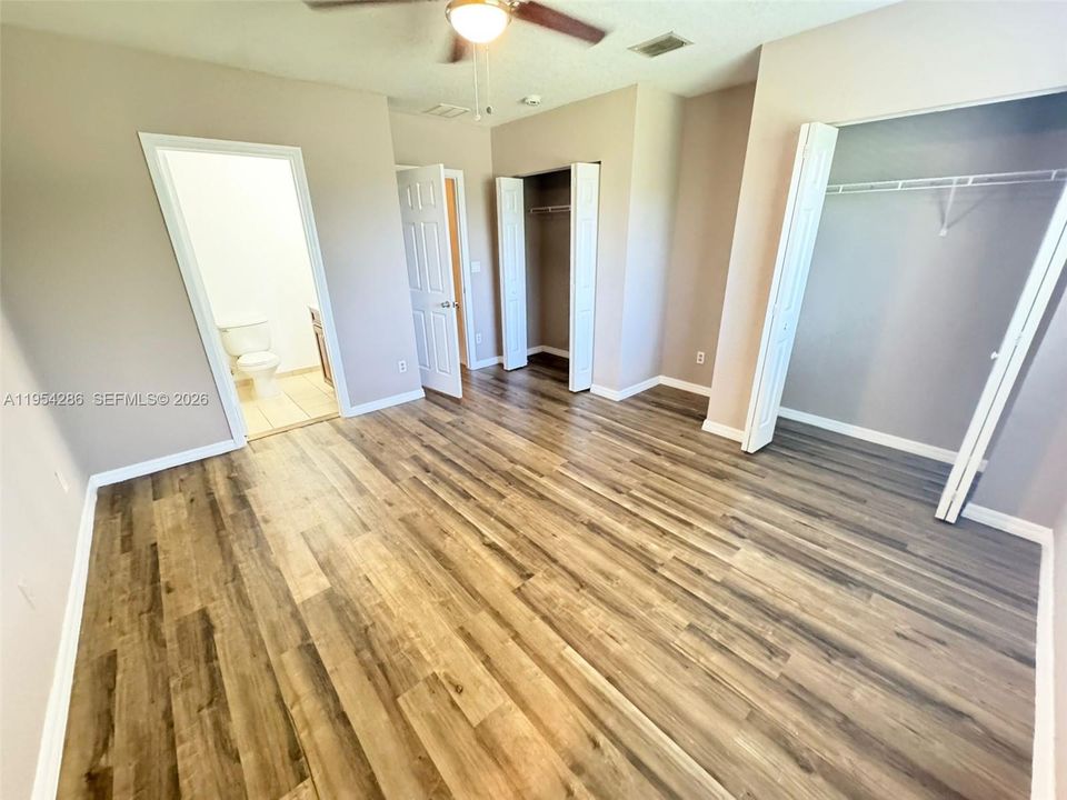 En Venta: $289,000 (3 camas, 2 baños, 1318 Pies cuadrados)