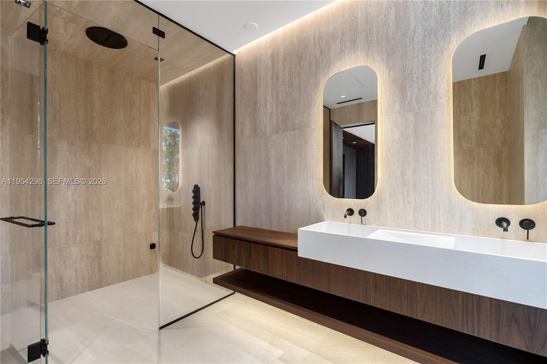 For Sale: $16,992,000 (6 beds, 7 baths, 10689 Square Feet)