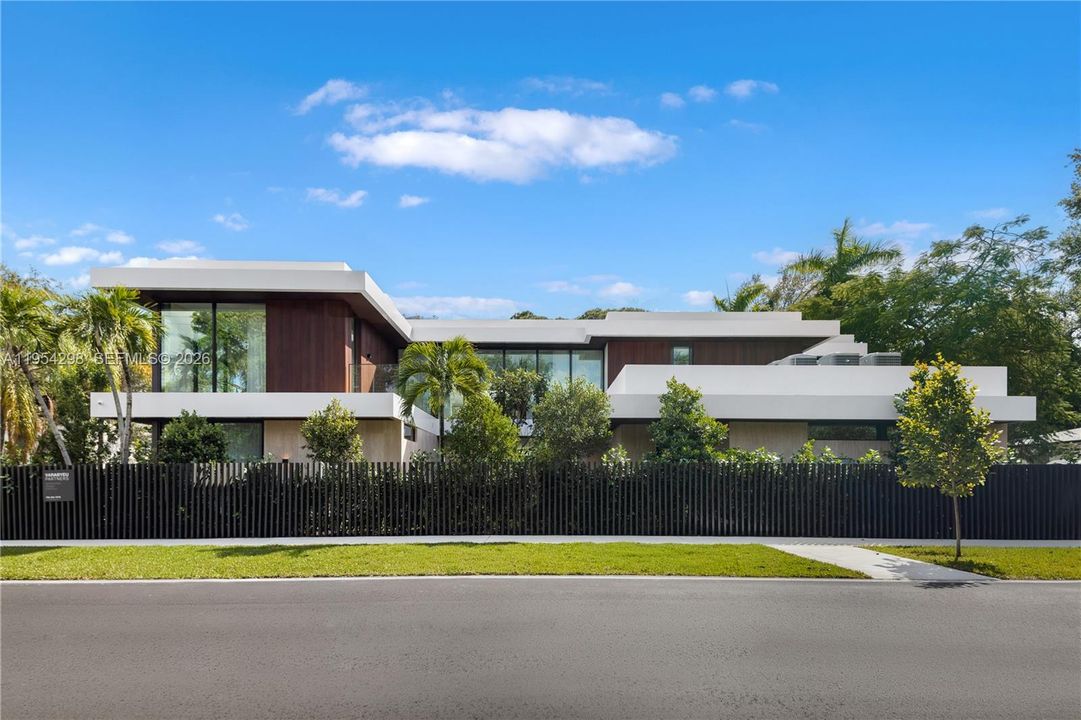 For Sale: $16,992,000 (6 beds, 7 baths, 10689 Square Feet)