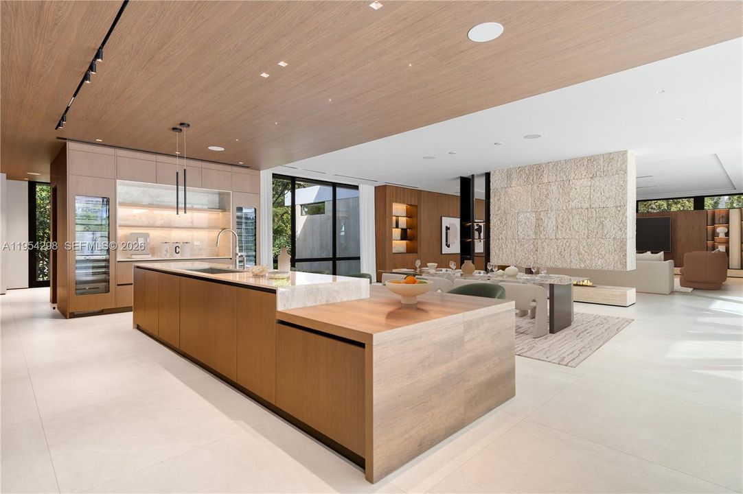 For Sale: $16,992,000 (6 beds, 7 baths, 10689 Square Feet)