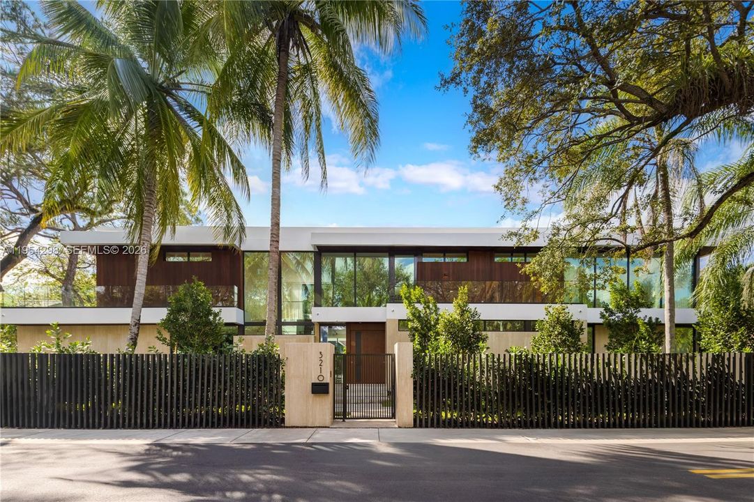 For Sale: $16,992,000 (6 beds, 7 baths, 10689 Square Feet)