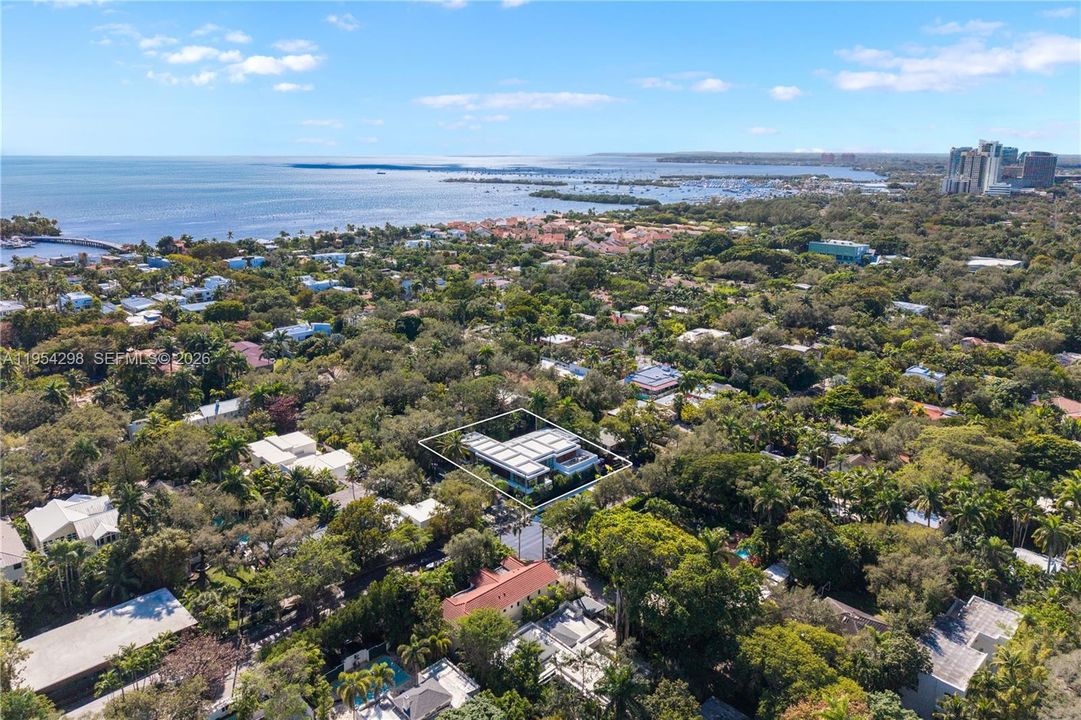 For Sale: $16,992,000 (6 beds, 7 baths, 10689 Square Feet)