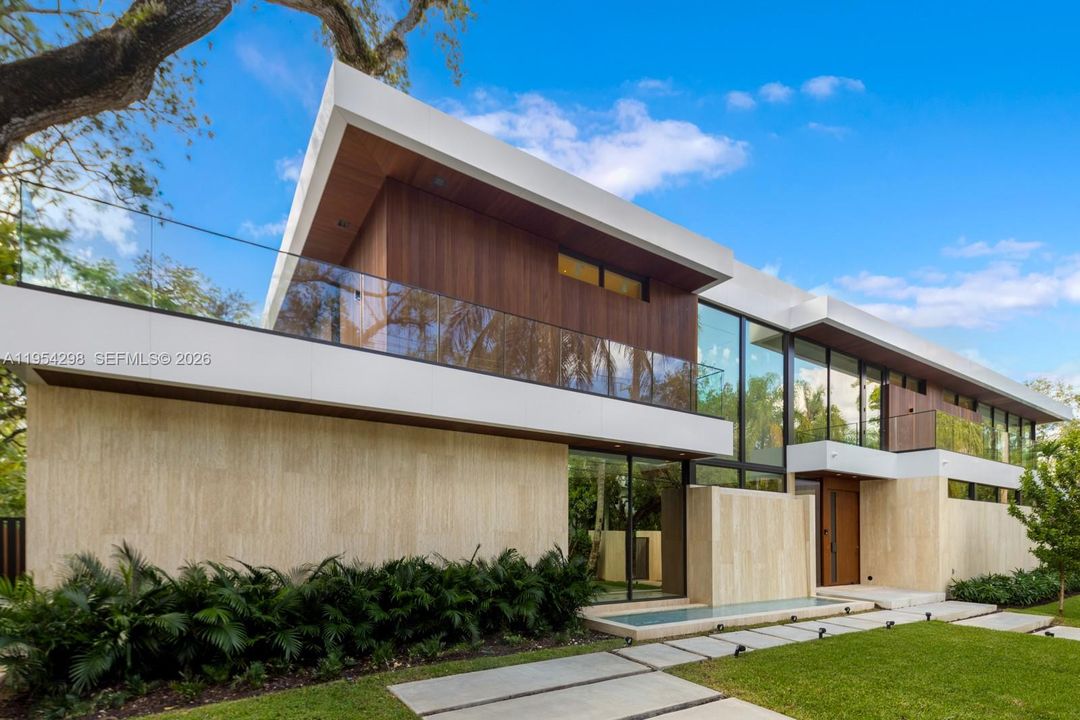 For Sale: $16,992,000 (6 beds, 7 baths, 10689 Square Feet)