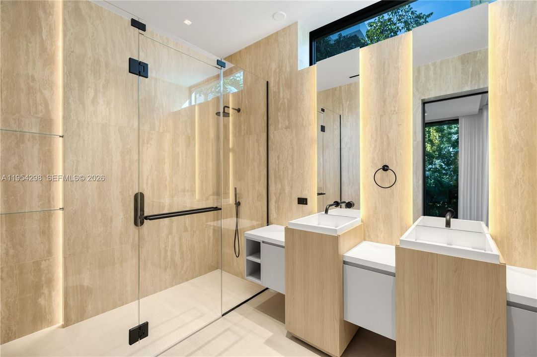 For Sale: $16,992,000 (6 beds, 7 baths, 10689 Square Feet)