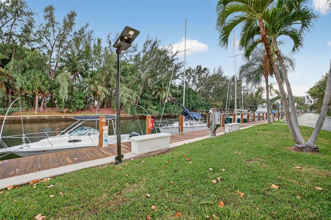 На продажу: $399,000 (2 спален, 2 ванн, 1200 Квадратных фут)