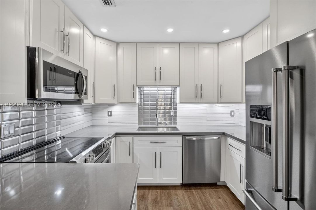 На продажу: $399,000 (2 спален, 2 ванн, 1200 Квадратных фут)