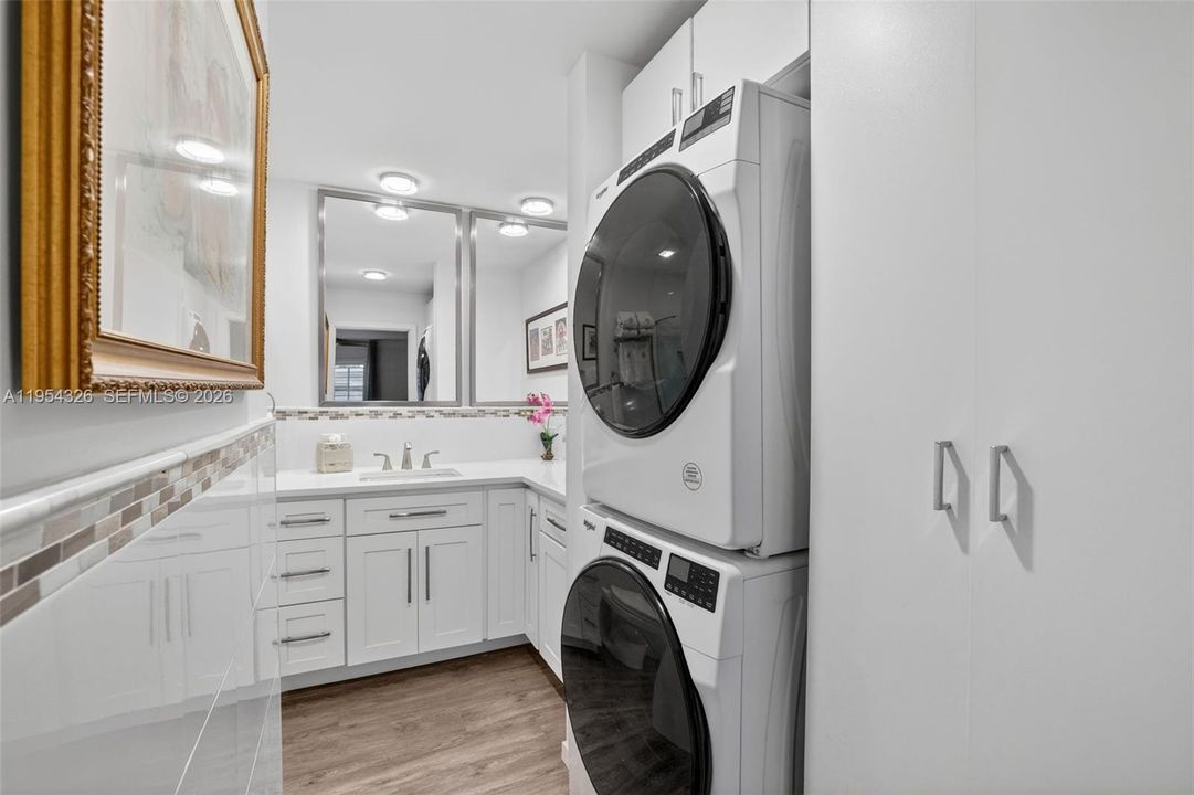 На продажу: $399,000 (2 спален, 2 ванн, 1200 Квадратных фут)