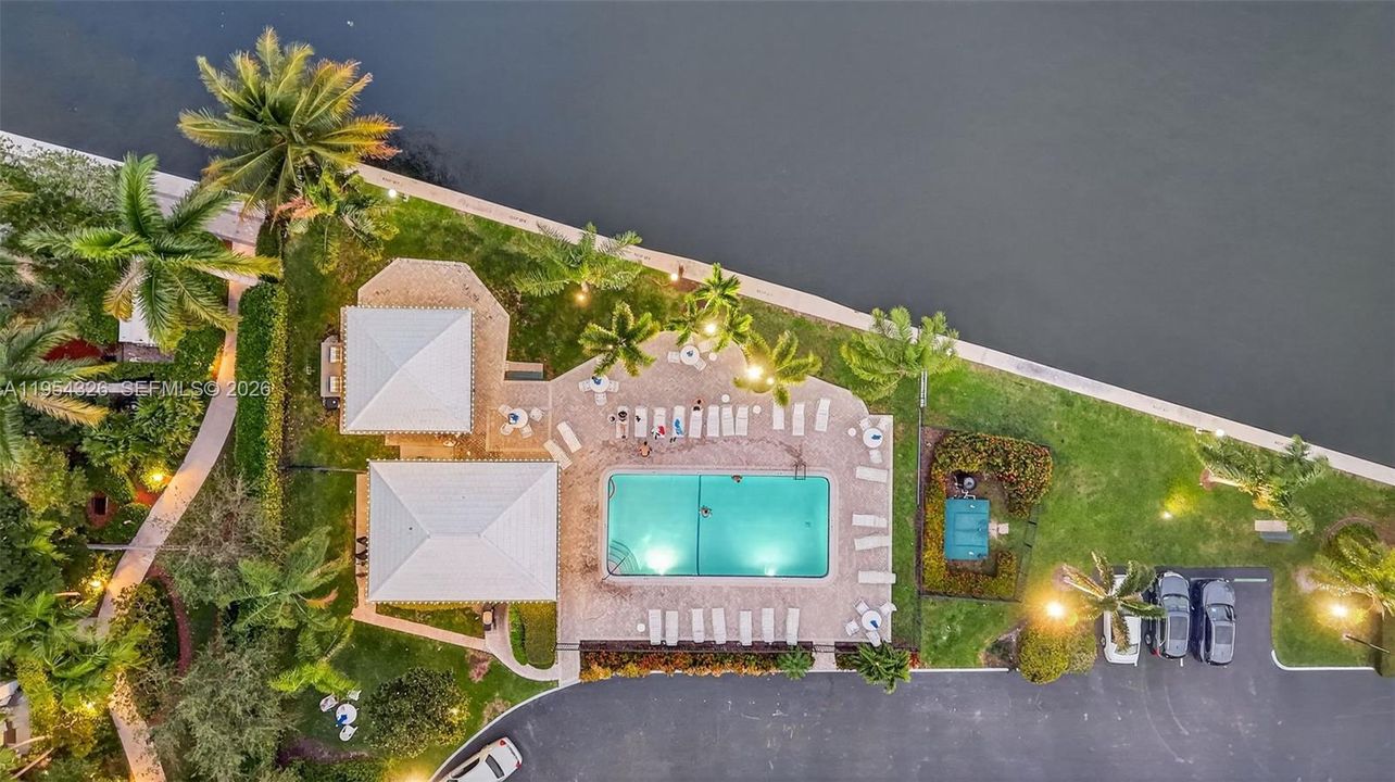 На продажу: $399,000 (2 спален, 2 ванн, 1200 Квадратных фут)