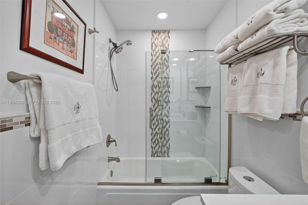 На продажу: $399,000 (2 спален, 2 ванн, 1200 Квадратных фут)