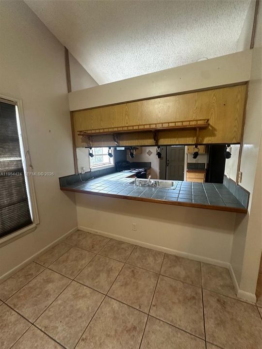 Activo con contrato: $239,990 (2 camas, 2 baños, 1100 Pies cuadrados)