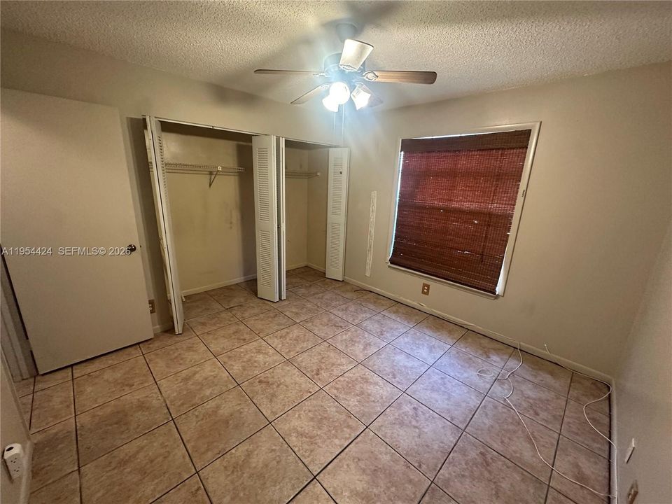 Activo con contrato: $239,990 (2 camas, 2 baños, 1100 Pies cuadrados)