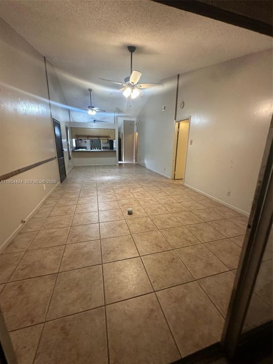 Activo con contrato: $239,990 (2 camas, 2 baños, 1100 Pies cuadrados)