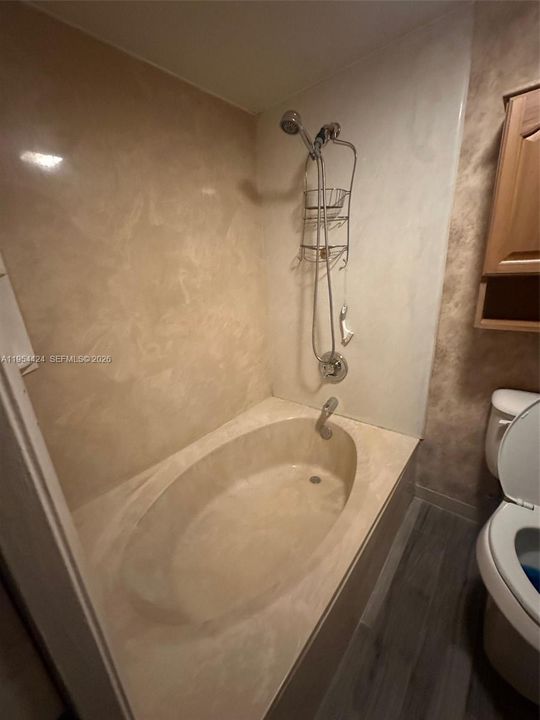 Activo con contrato: $239,990 (2 camas, 2 baños, 1100 Pies cuadrados)
