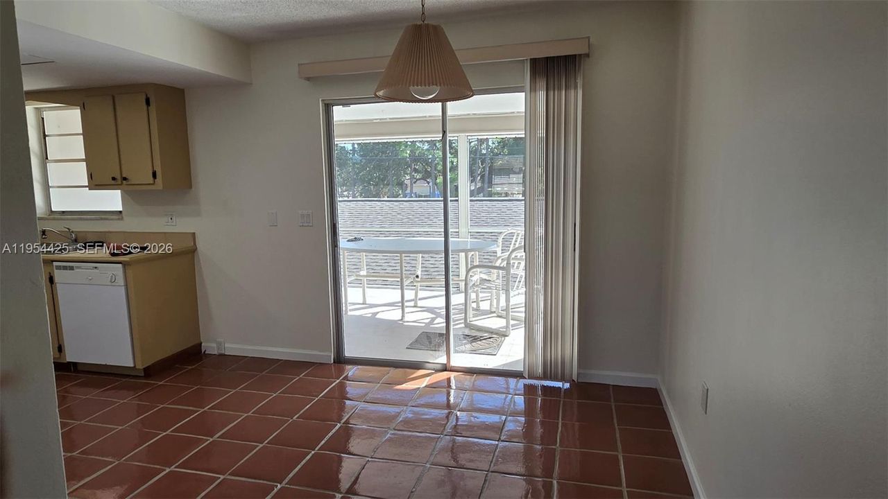 For Rent: $2,200 (2 beds, 2 baths, 1348 Square Feet)