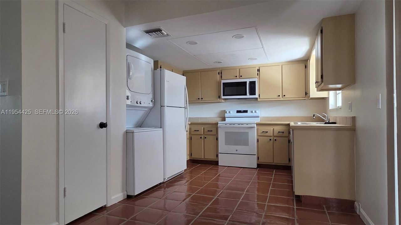 For Rent: $2,200 (2 beds, 2 baths, 1348 Square Feet)